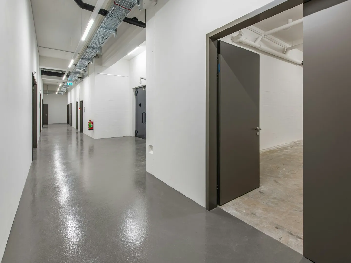 Frisch renovierte, helle Büros ab 60 m² - 250 m² mit Lageroption - Foto 13 von 13