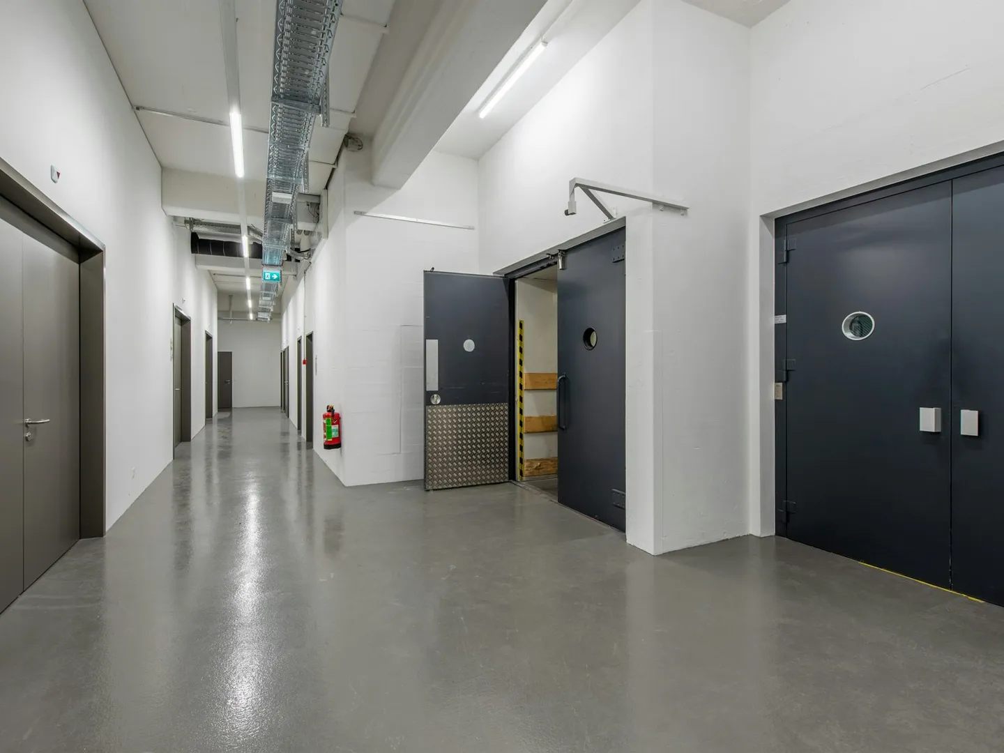 Frisch renovierte, helle Büros ab 60 m² - 250 m² mit Lageroption - Foto 9 von 13