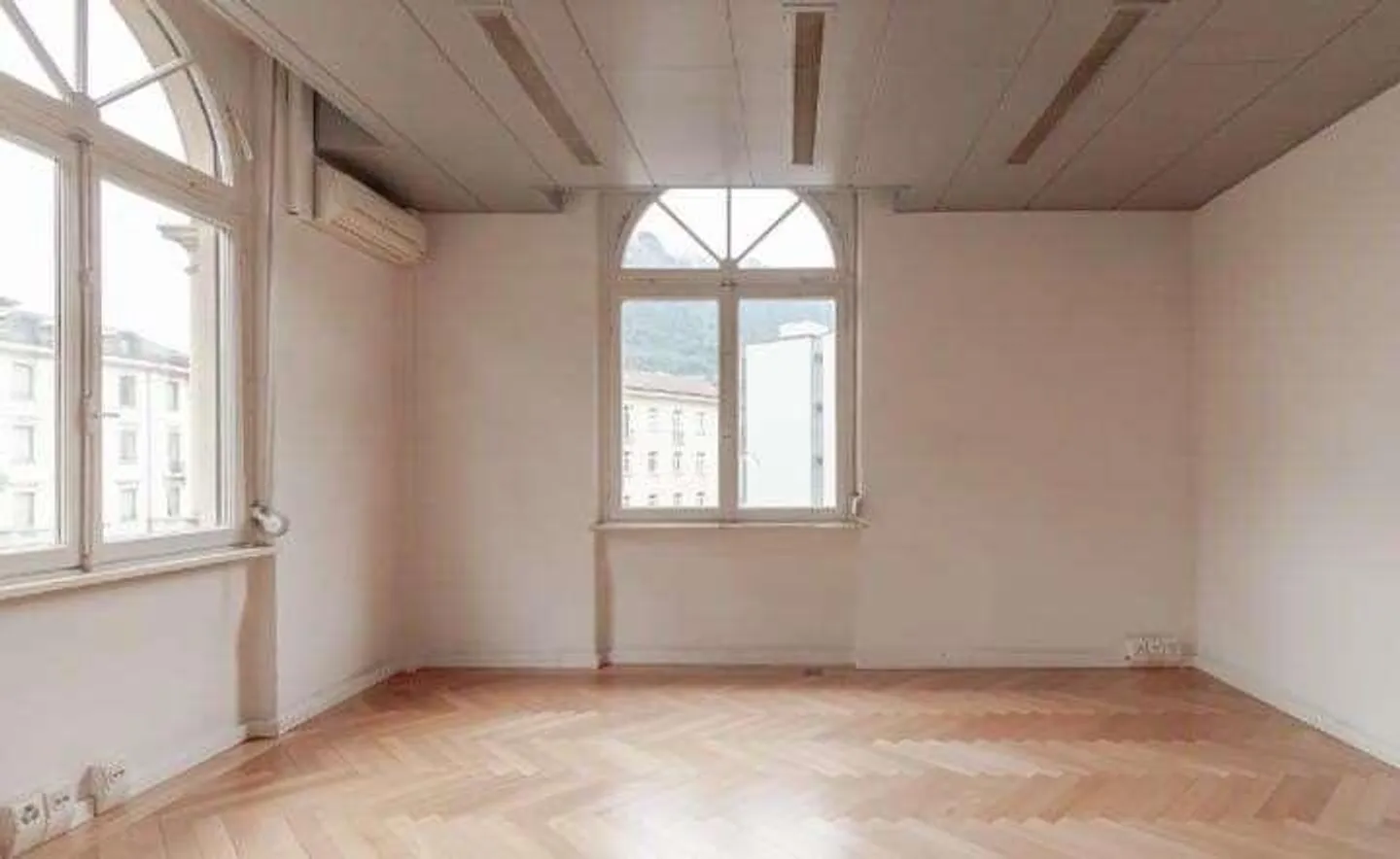 HISTORICAL OFFICE IN LUGANO LORETO - Photo 1 of 9