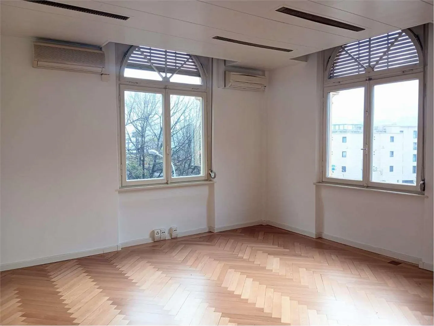 HISTORICAL OFFICE IN LUGANO LORETO - Photo 3 of 9