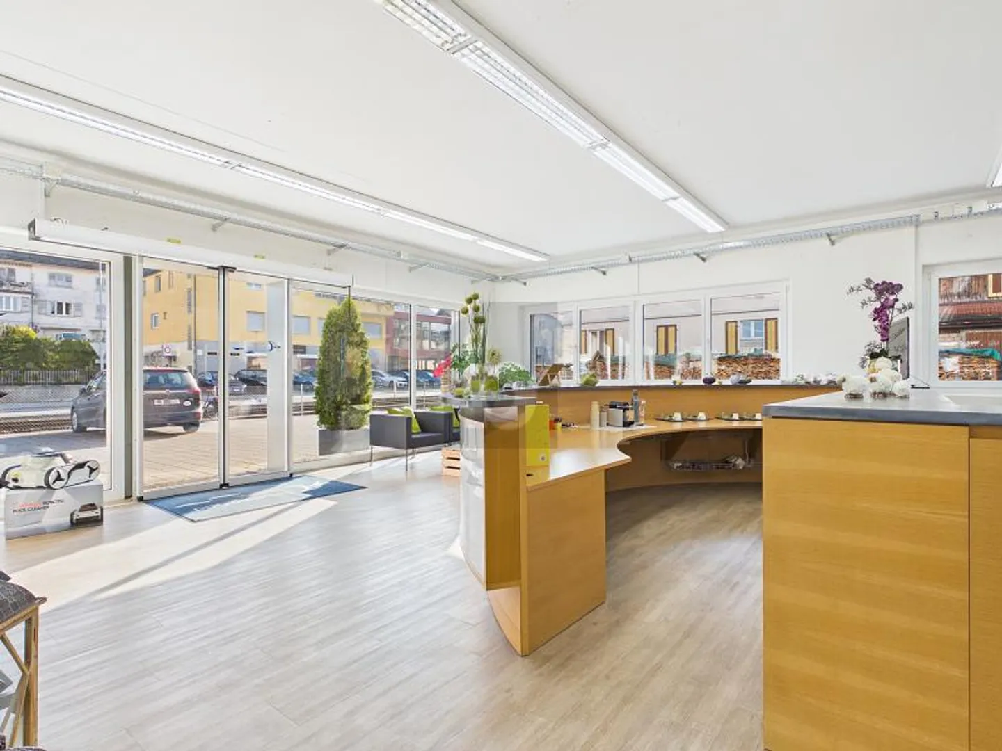 REPRESENTATIVE IN A CENTRAL LOCATION - Photo 2 of 6