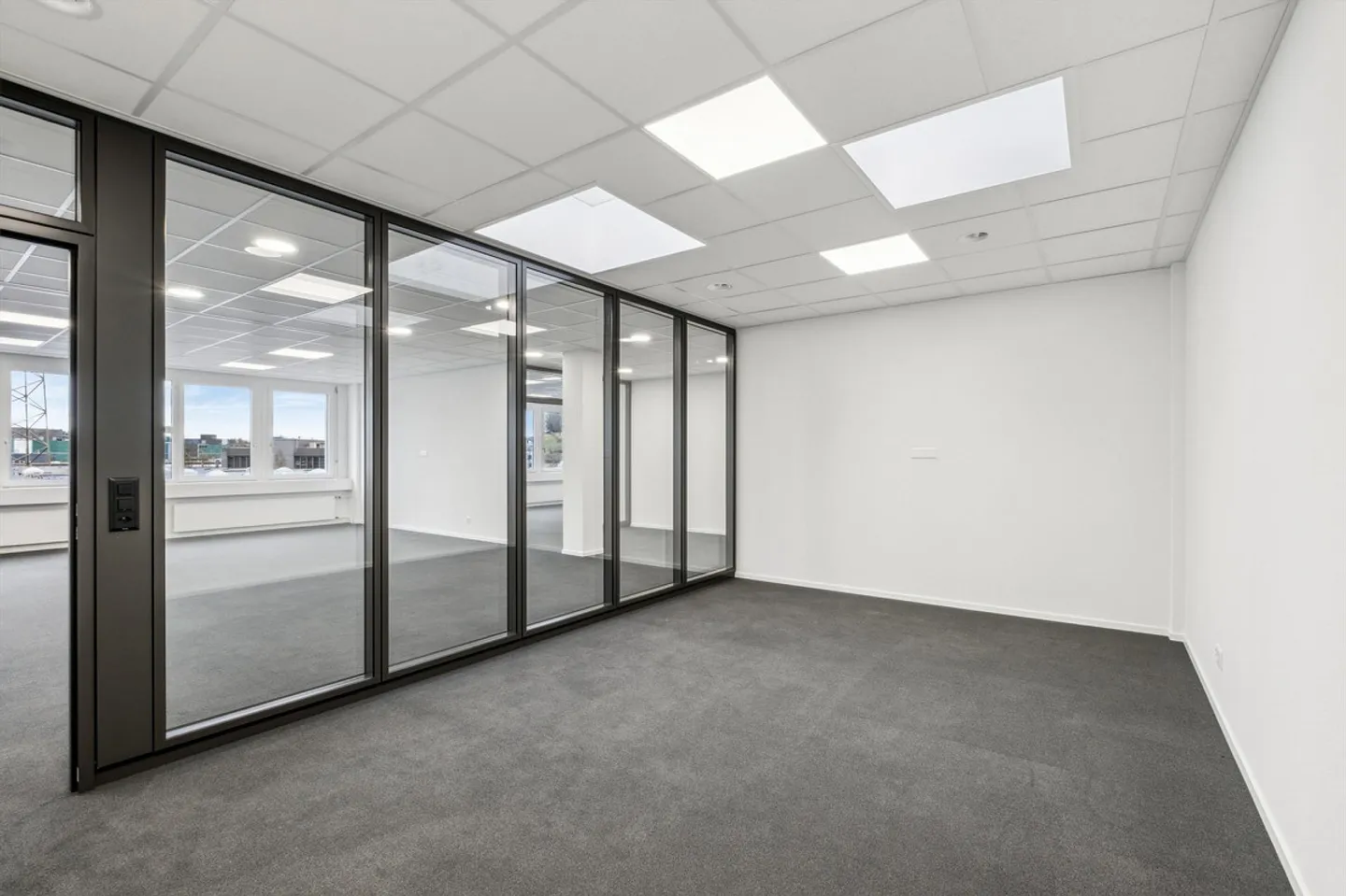 Ufficio attraente con nuovo allestimento interno - Trasferisciti e inizia - Foto 6 di 13