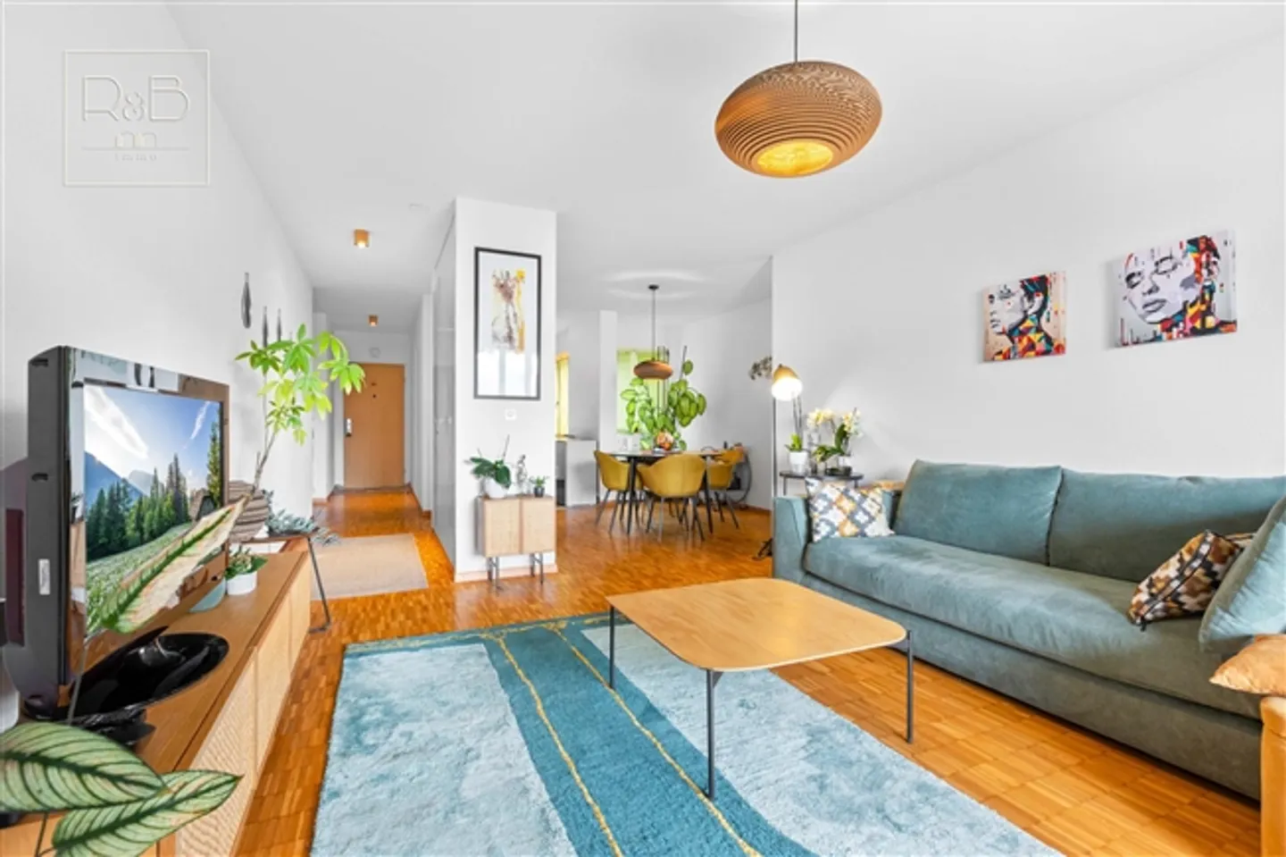 3.5-room apartment with beautiful view of the lake and mountains - Photo 1 of 9