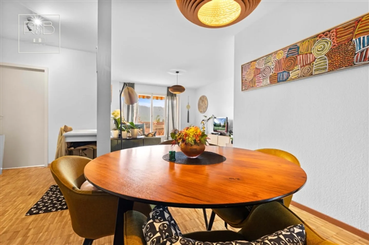 3.5-room apartment with beautiful view of the lake and mountains - Photo 3 of 9