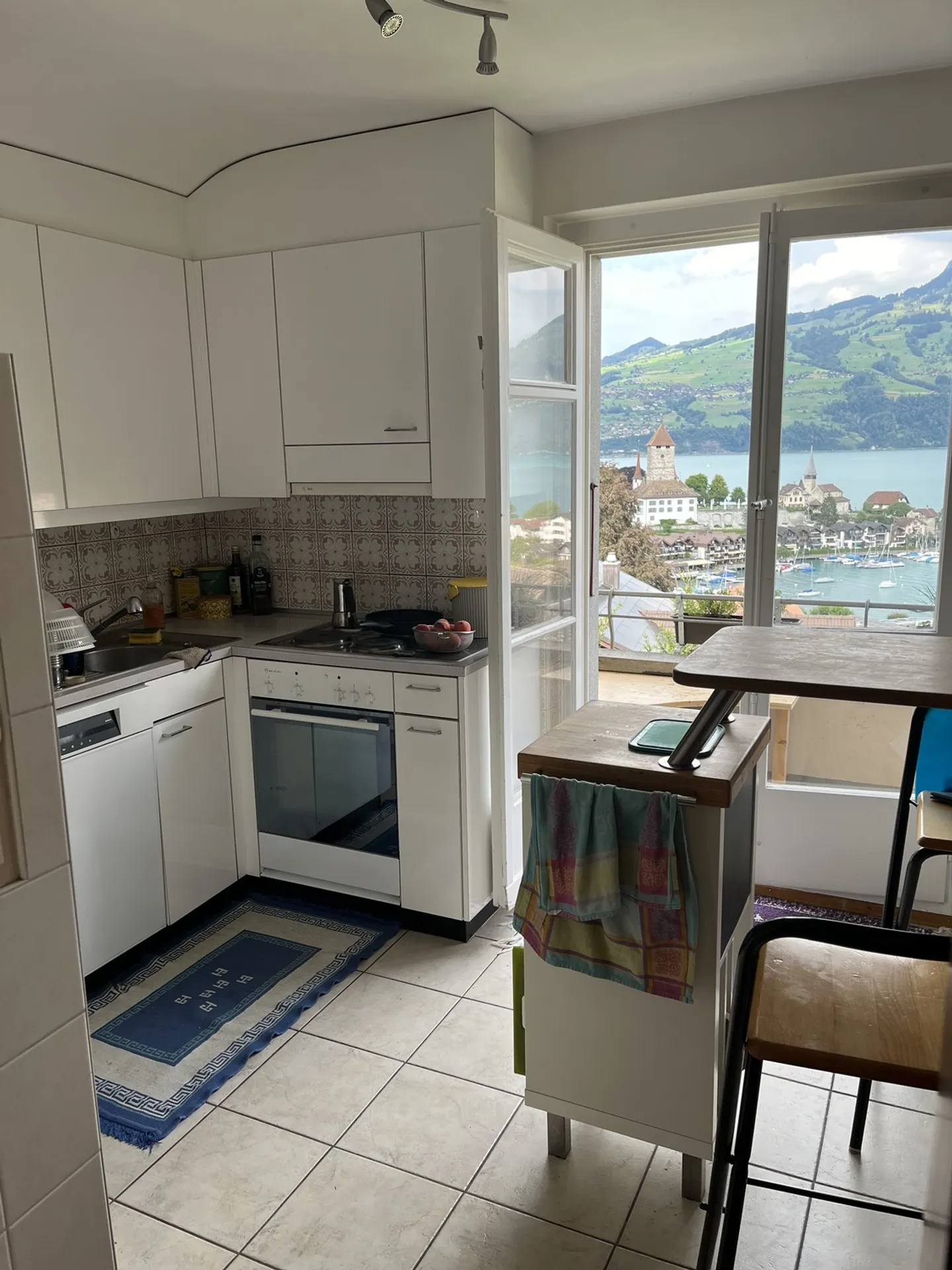APPARTEMENT 3½ PIÈCES À SPIEZ (BE), MEUBLÉ, TEMPORAIRE - Photo 2 sur 6