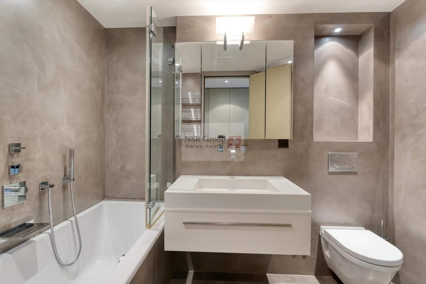 Beautiful apartment in Miremont - Renovated apartment with panoramic view 270 - Exclusive - Photo 8 of 8