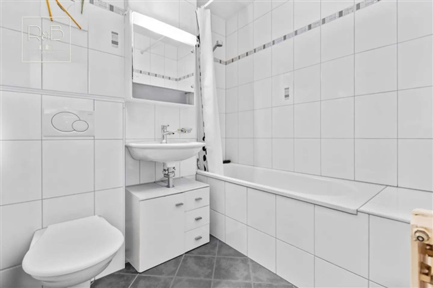 3.5-room apartment with beautiful view of the lake and mountains - Photo 7 of 9