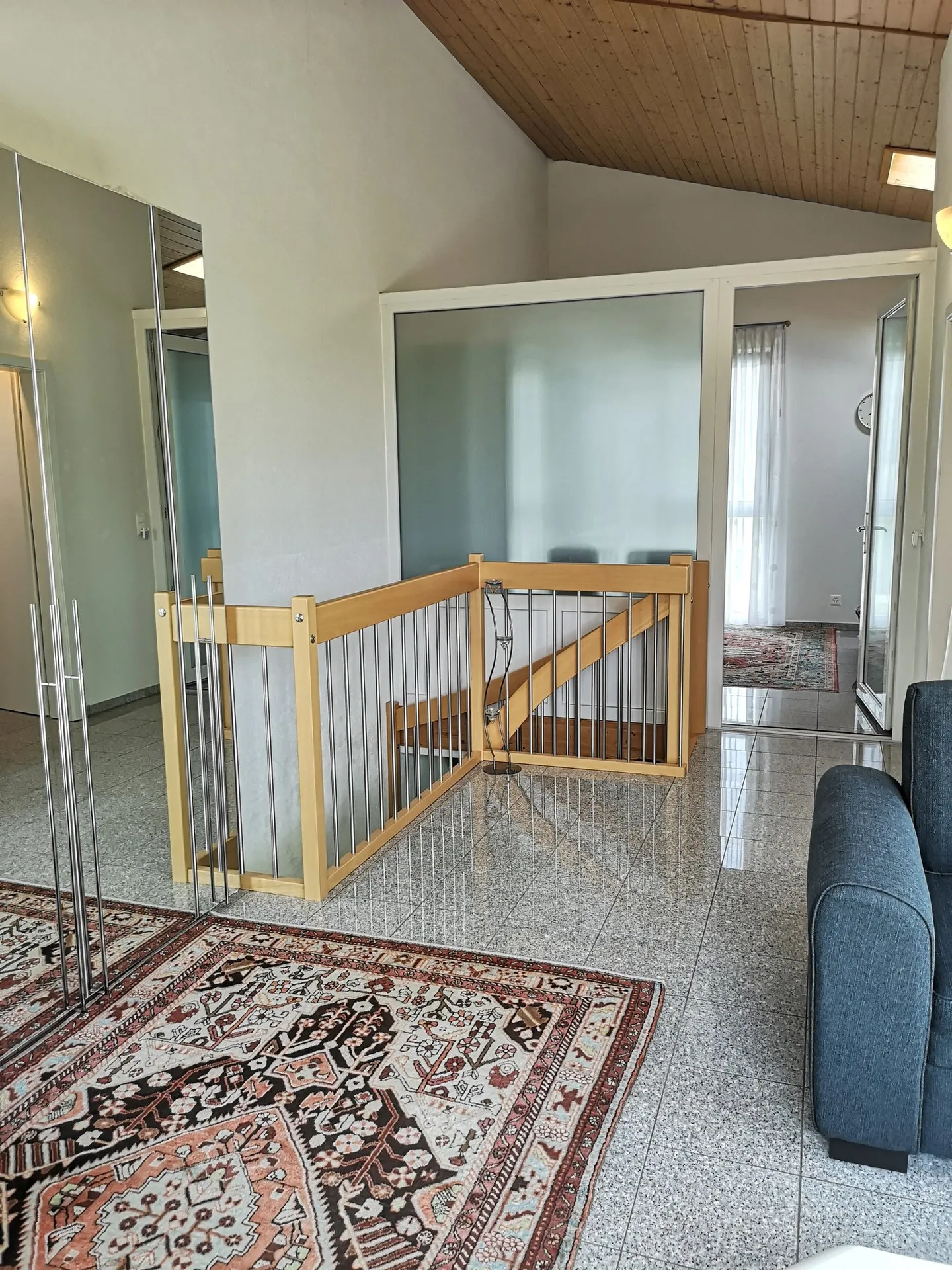 Casa con due appartamenti affittati e un appartamento per il proprietario - Foto 18 di 51