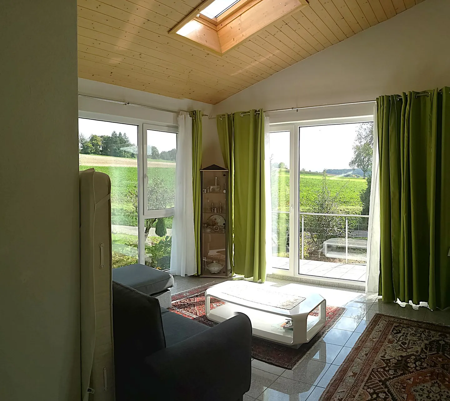 Casa con due appartamenti affittati e un appartamento per il proprietario - Foto 20 di 51