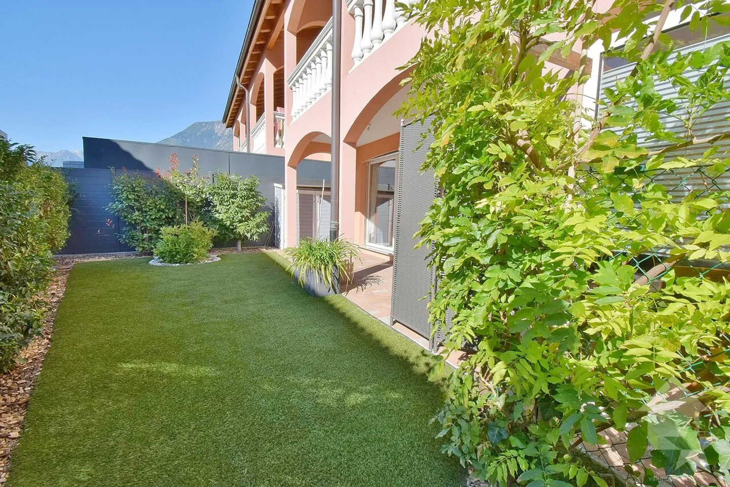 Spacious 4.5-room apartment with 2 parking spaces included - Photo 1 of 13