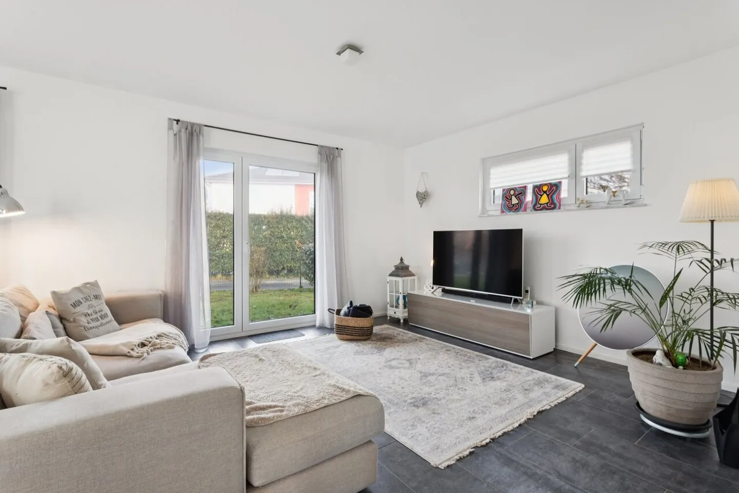 Heart of the Home: Family Villa in Green Surroundings - Photo 6 of 18