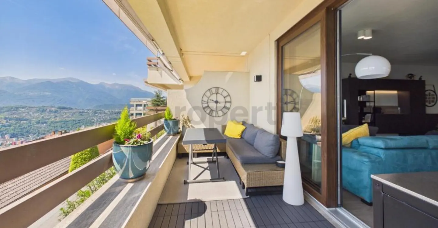 Aldesago: elegant 3.5 room renovated apartment with terrace lake view and swimming pool - Photo 8 of 12