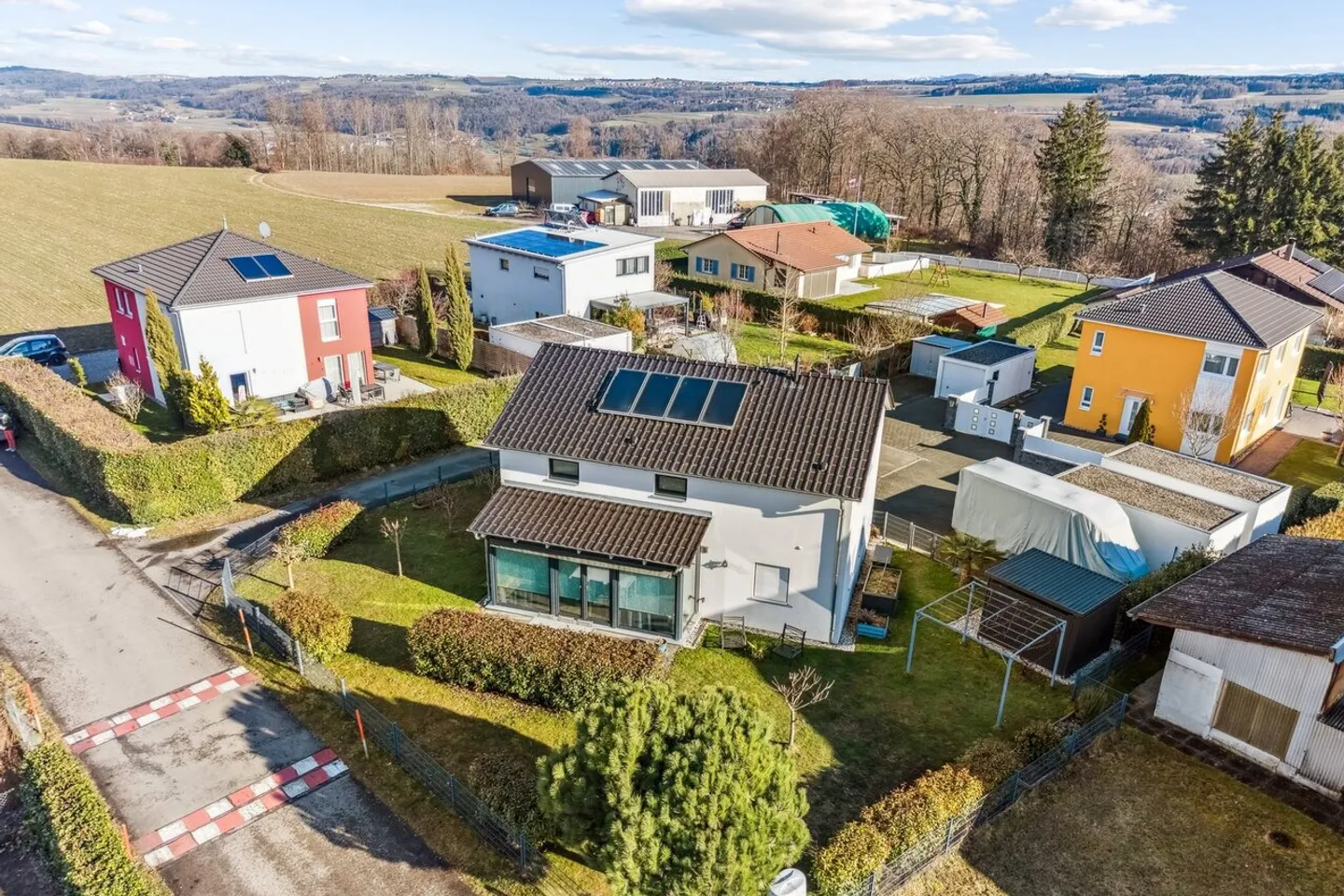 Heart of the Home: Family Villa in Green Surroundings - Photo 16 of 18