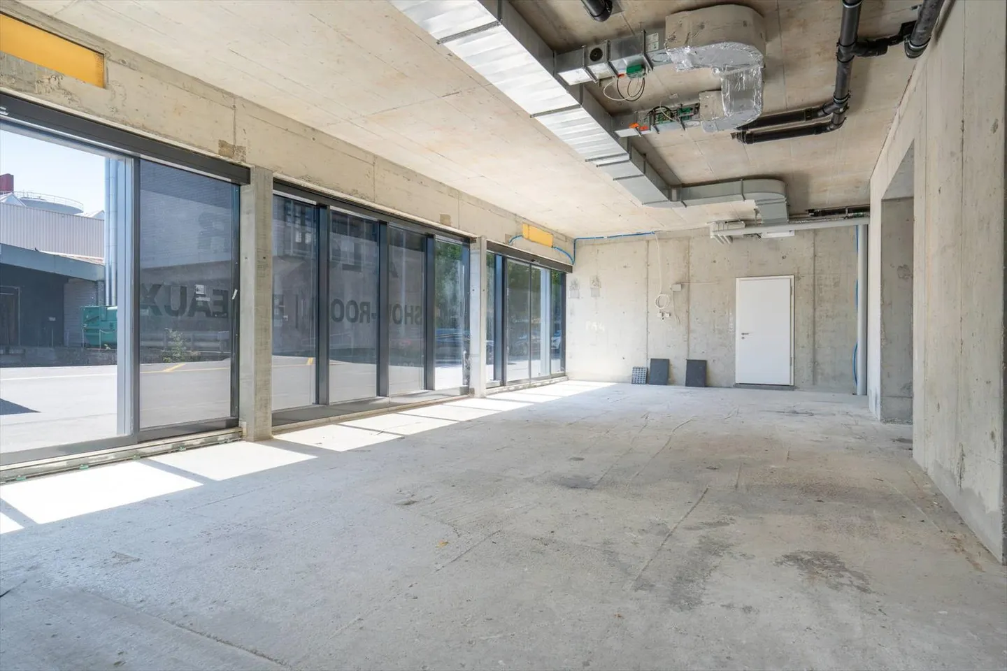 Spazio arcade di 200 m2 con belle vetrine direttamente sul flusso - Foto 3 di 5