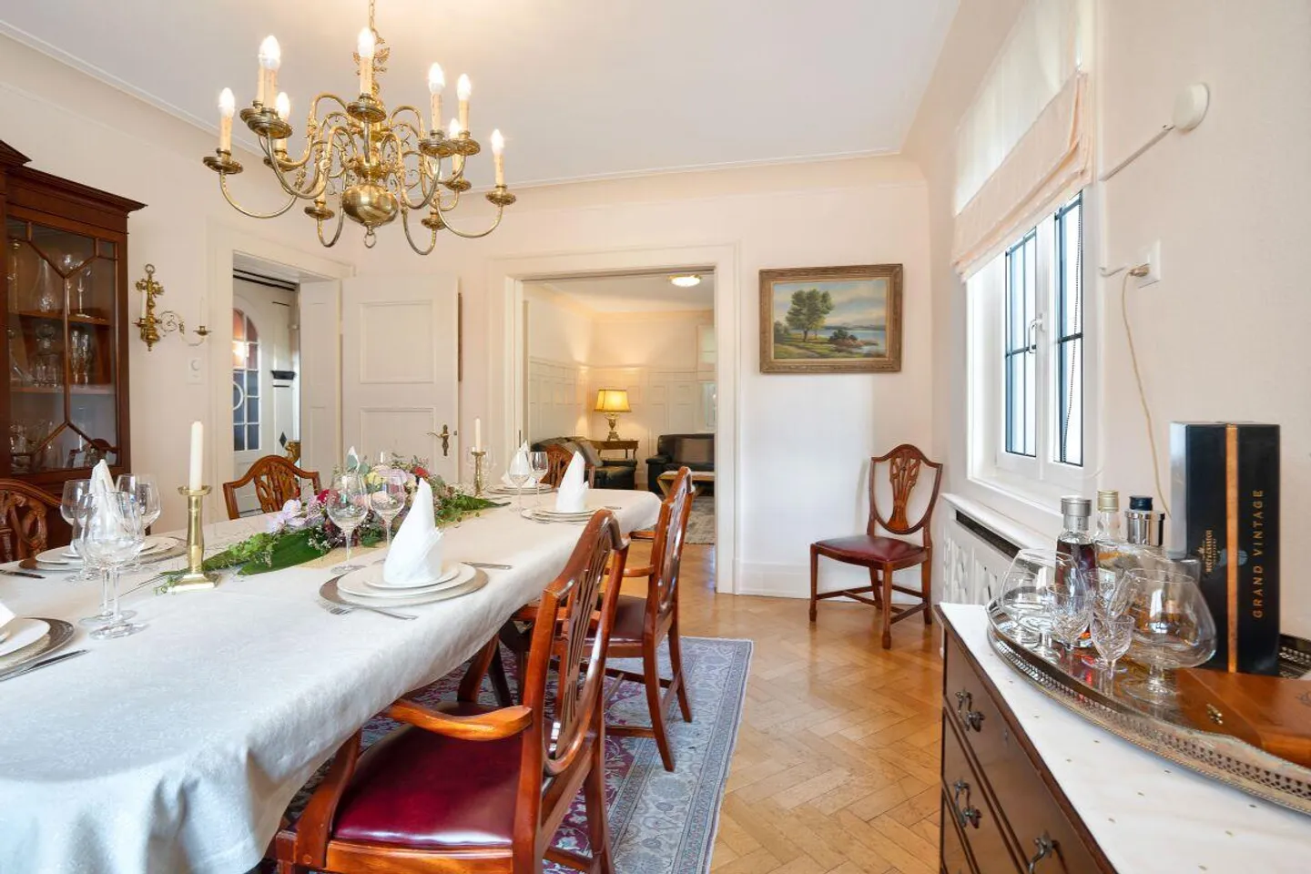 Villa de maître avec un terrain de 2 008 m2 semblable à un parc - Photo 8 sur 13