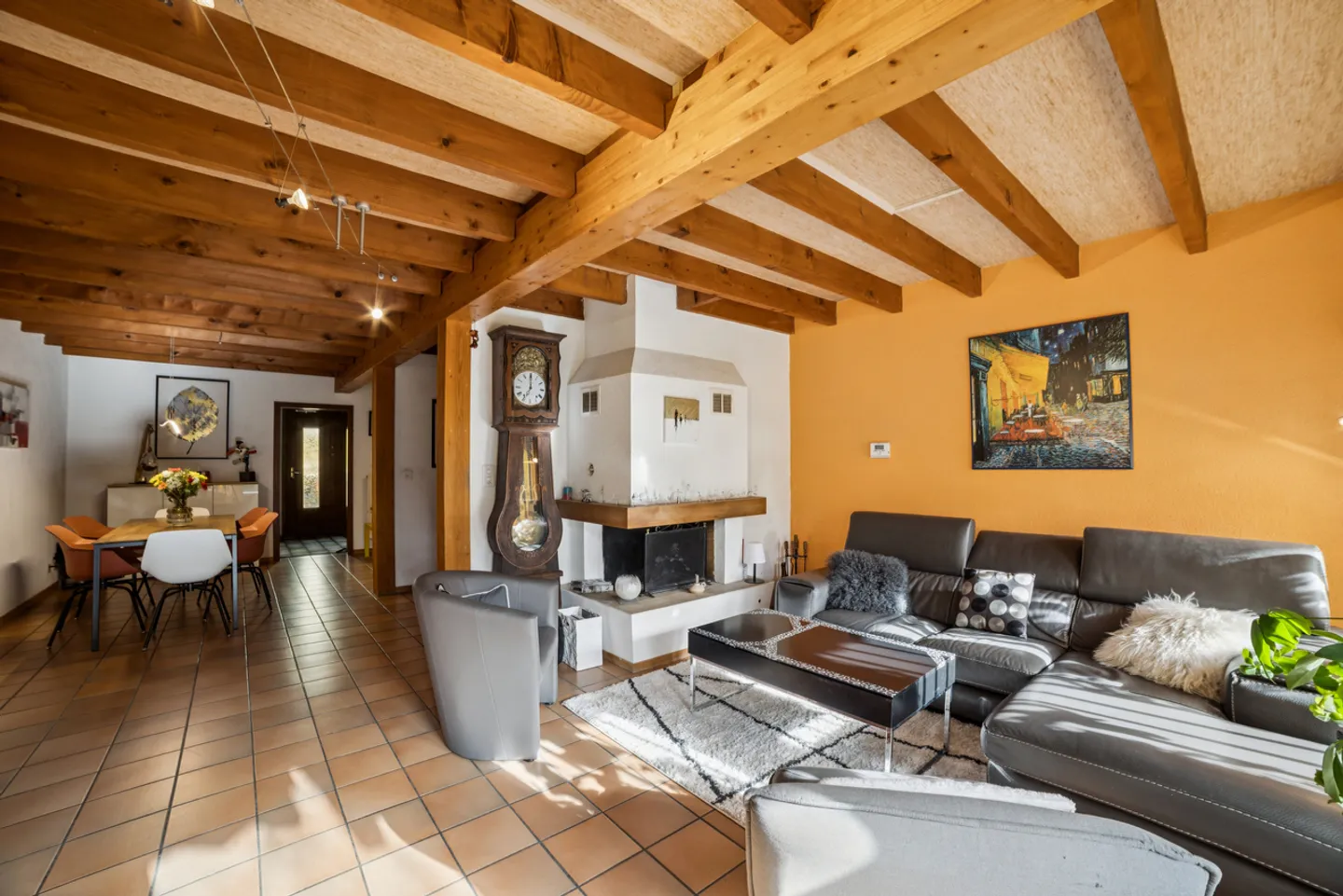 Charmante maison familiale avec jardin et 2 garages box ! - Photo 4 sur 12