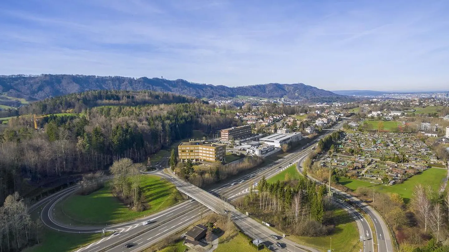 Lavori in una posizione ben sviluppata alla periferia di Zurigo - Foto 7 di 11
