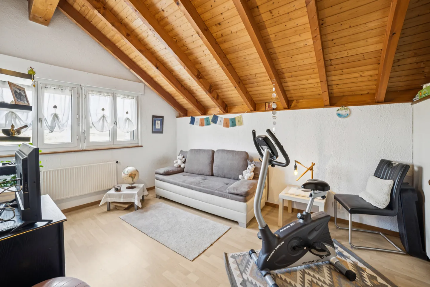 Charmante maison familiale avec jardin et 2 garages box ! - Photo 10 sur 12