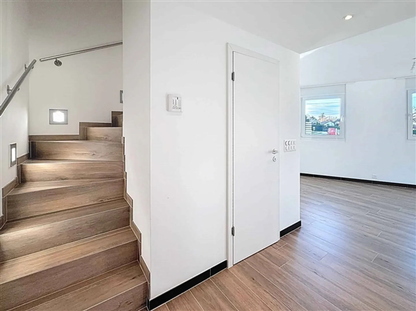 Casa bifamiliare luminosa di 5,5 stanze - Foto 5 di 13