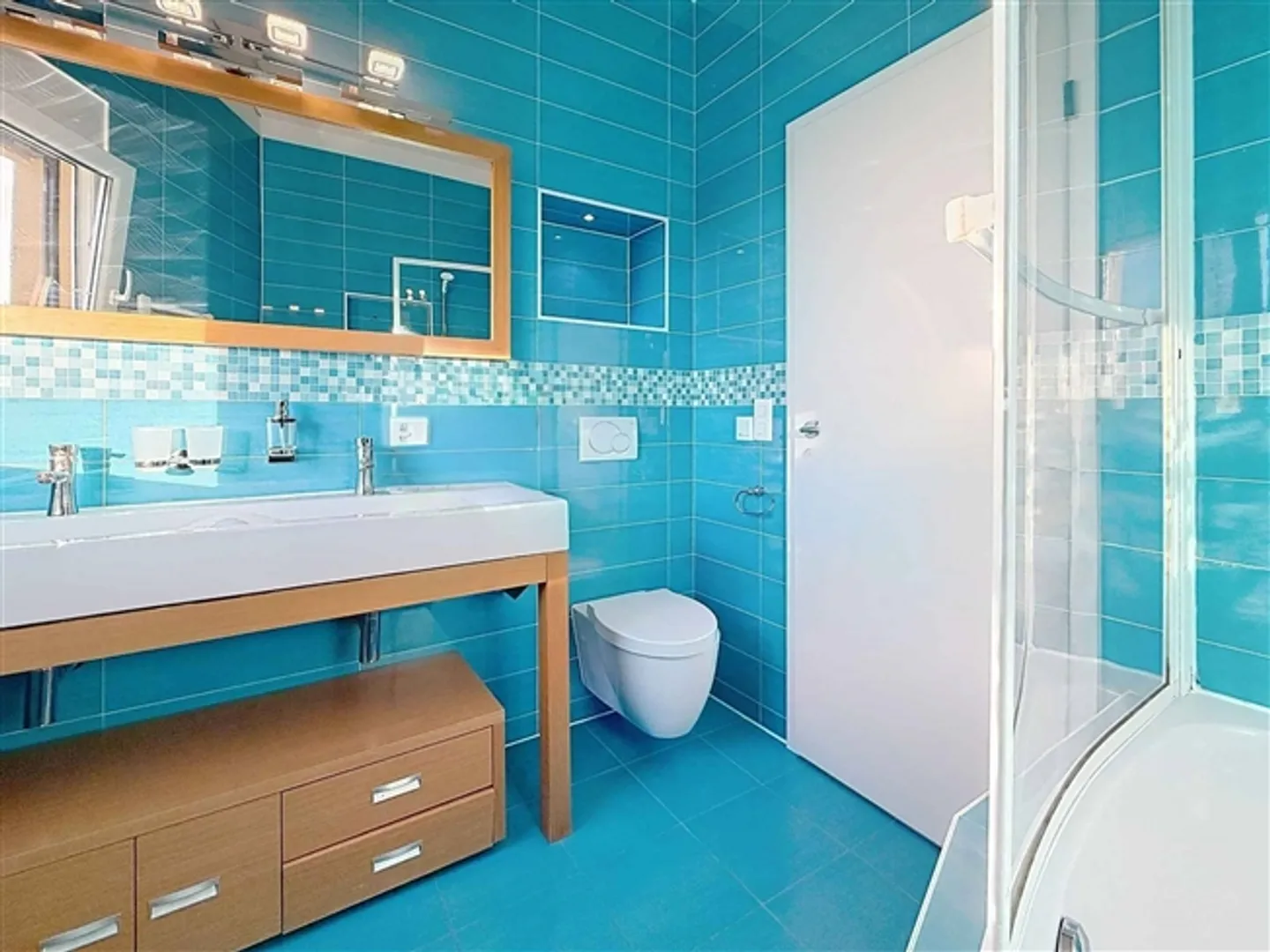 Casa bifamiliare luminosa di 5,5 stanze - Foto 8 di 13