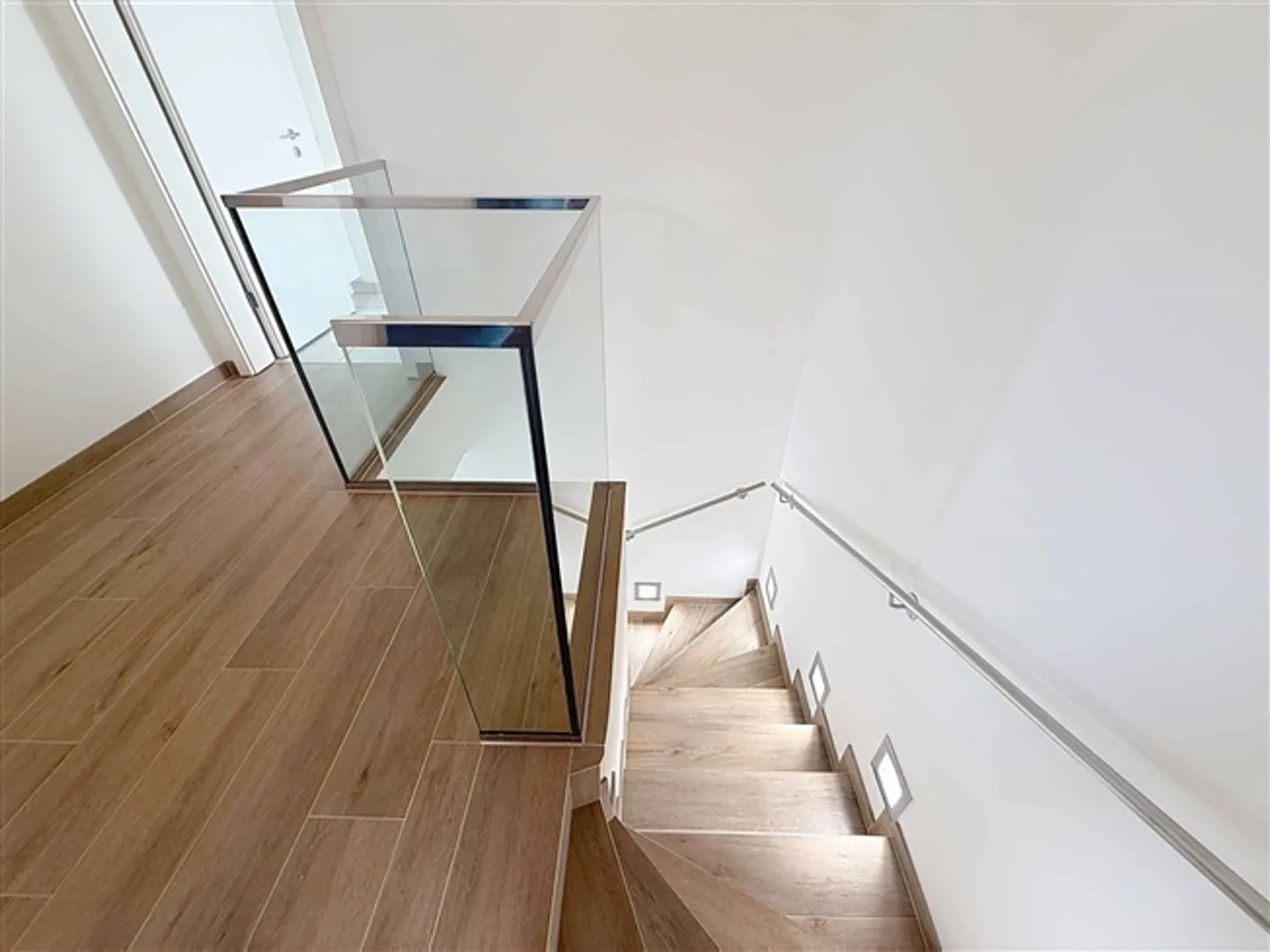 Casa bifamiliare luminosa di 5,5 stanze - Foto 9 di 13