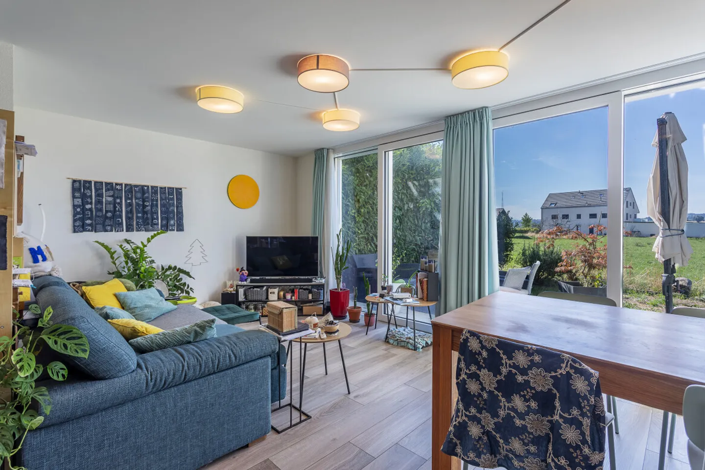 REIHENHAUS MIT 4,5 ZIMMERN, PRIVATGARTEN, TERRASSE UND HEIZBAR VERFÜGBAR! - Foto 1 von 13