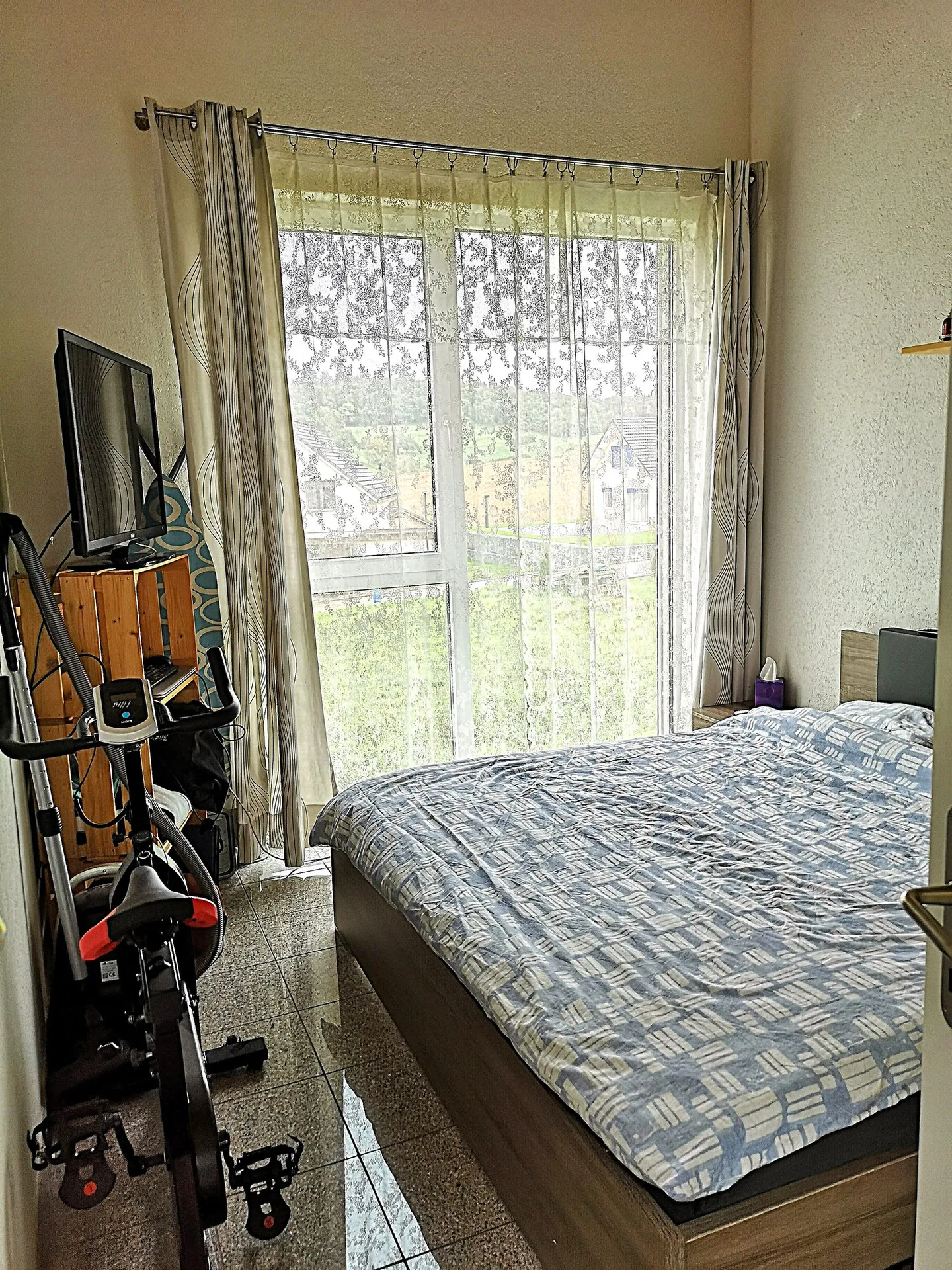 Casa con due appartamenti affittati e un appartamento per il proprietario - Foto 33 di 51