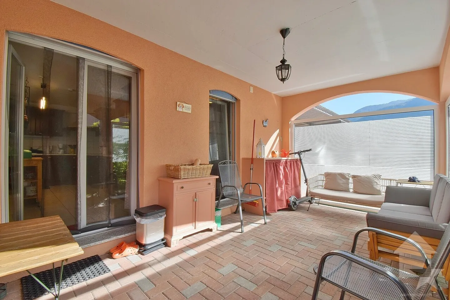 Spacious 4.5-room apartment with 2 parking spaces included - Photo 3 of 13