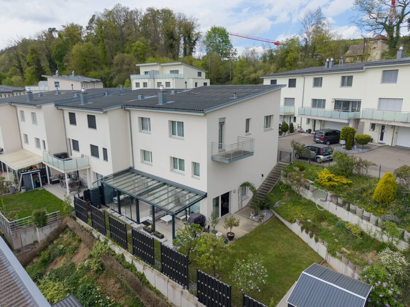 Grosszügiges Eckhaus mit Garten - Foto 1 von 11