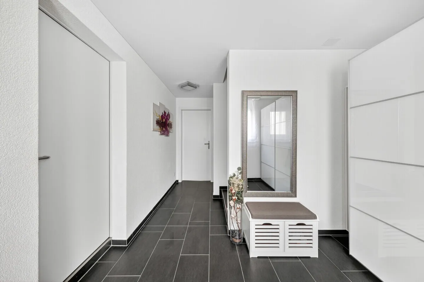 Grosszügiges Eckhaus mit Garten - Foto 6 von 11