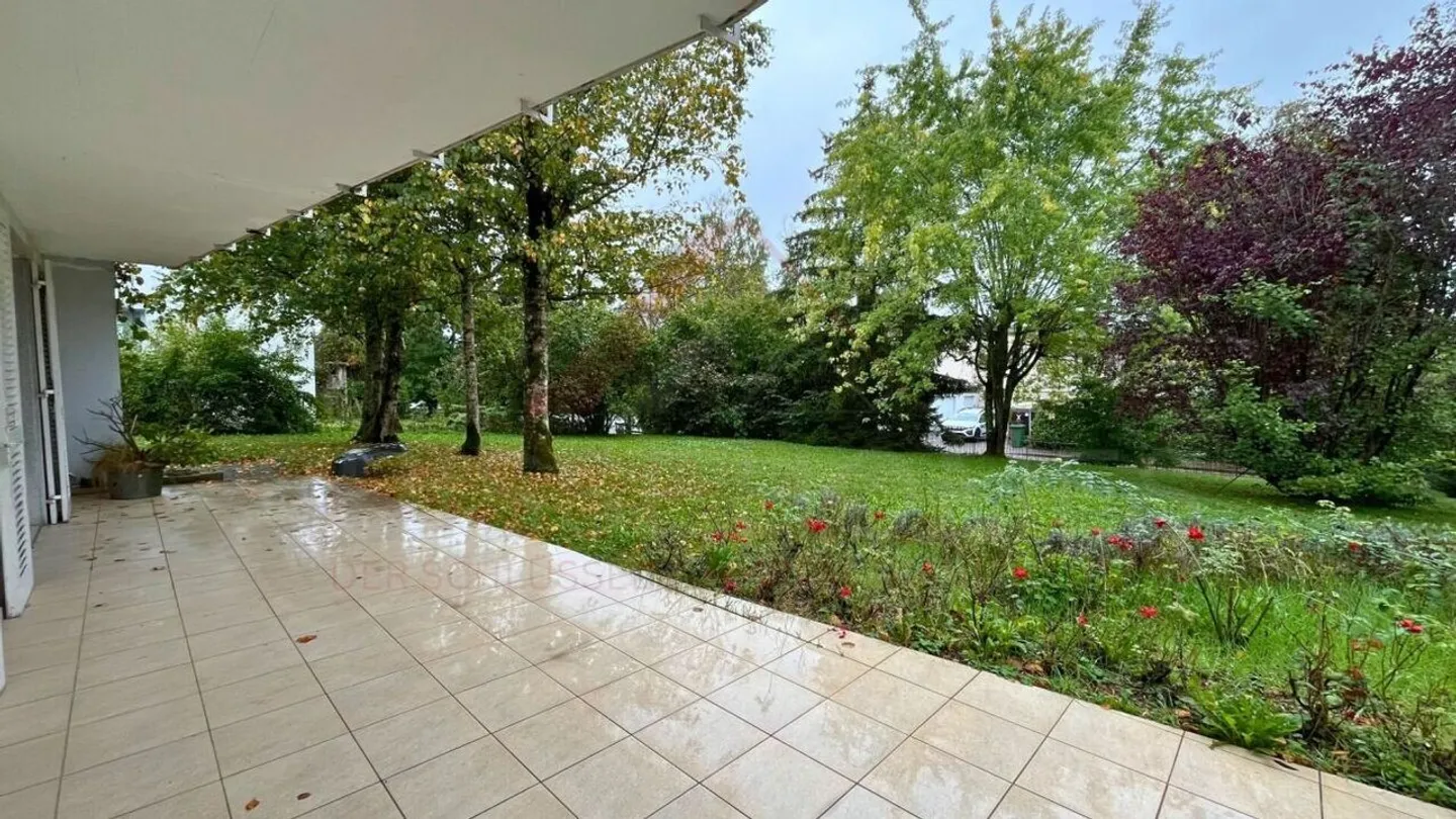 Raro a Delémont: luminoso appartamento di 3,5 locali di 85 m² con terrazza e vista panoramica - Foto 3 di 12