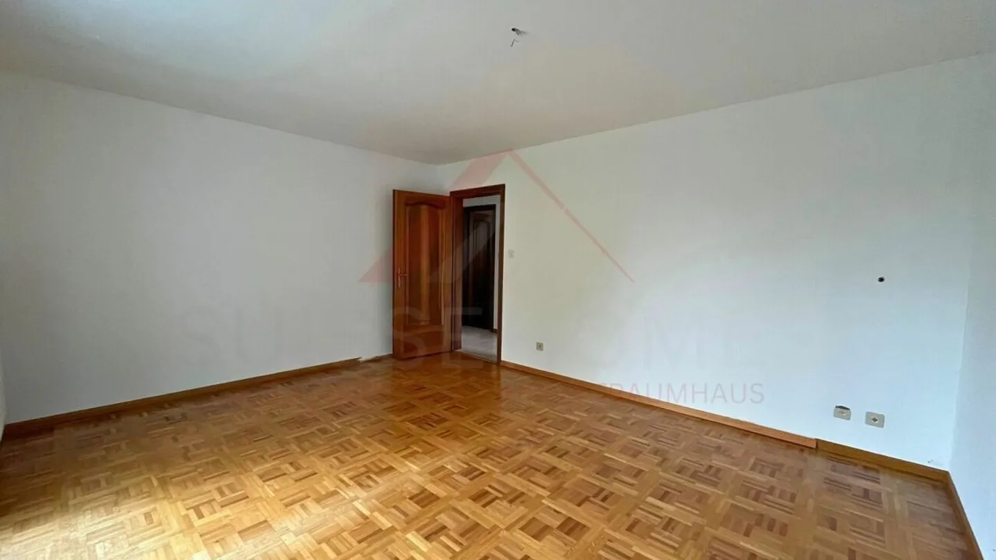 Raro a Delémont: luminoso appartamento di 3,5 locali di 85 m² con terrazza e vista panoramica - Foto 7 di 12