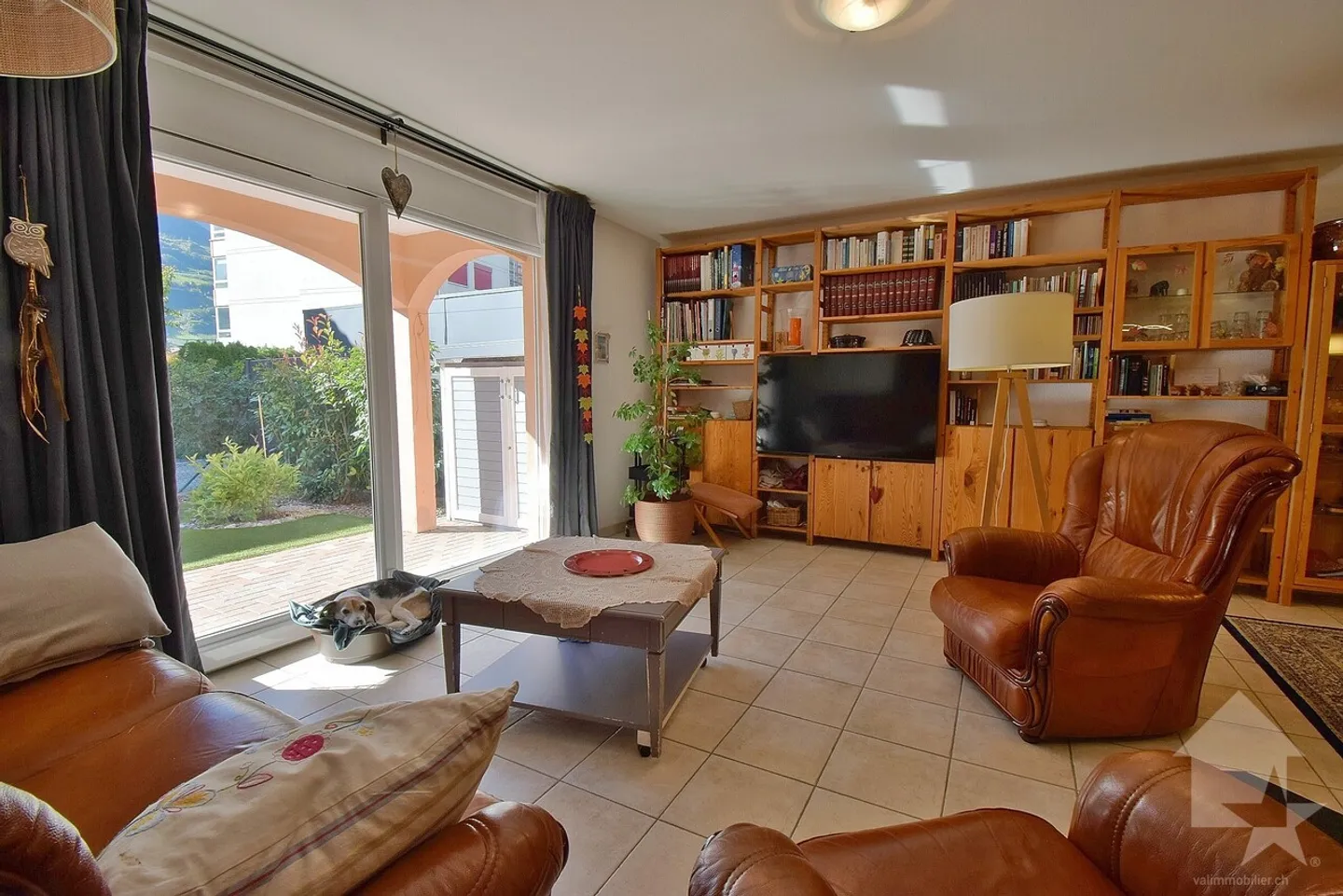 Spacious 4.5-room apartment with 2 parking spaces included - Photo 8 of 13