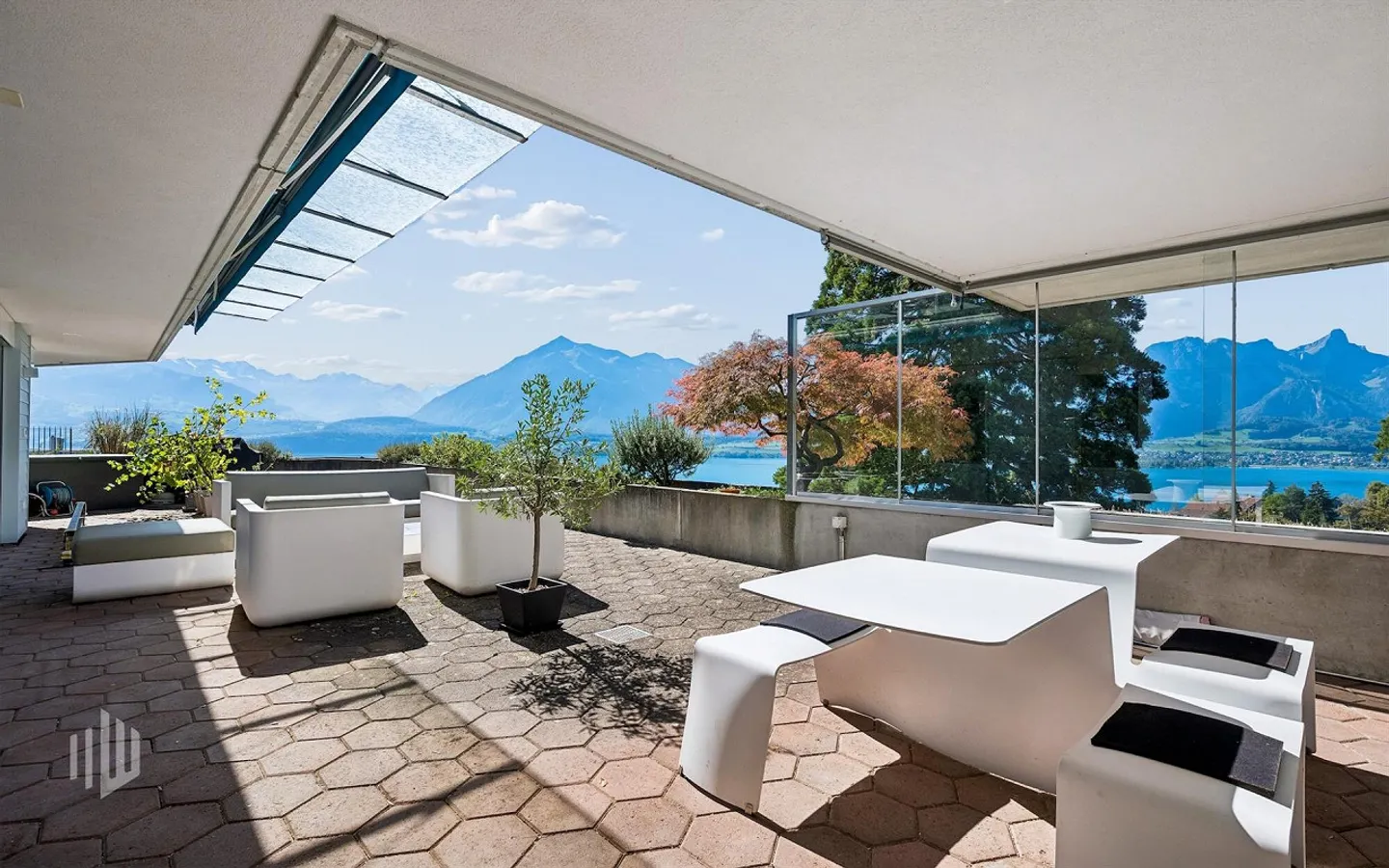 Stilvolles Terrassenhaus mit Seeblick - Foto 1 von 10