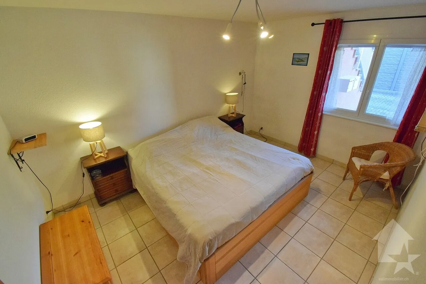 Spacious 4.5-room apartment with 2 parking spaces included - Photo 11 of 13