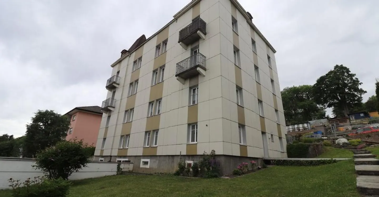 Immeuble de rendement avec 9 appartements, 1 atelier et 8 garages - Foto 2 di 9