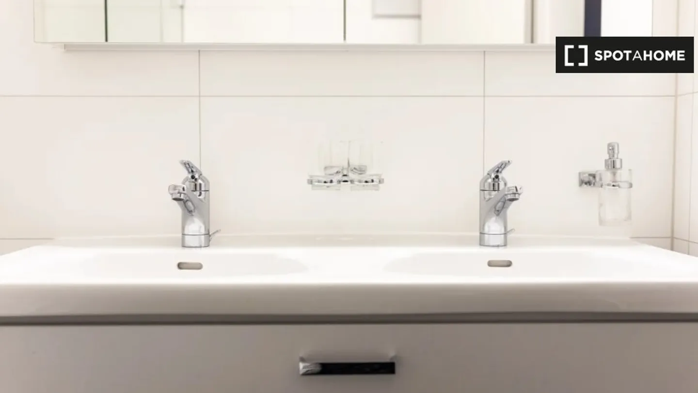 Discover, visit and rent your new home online with full confidence. - Photo 4 of 11