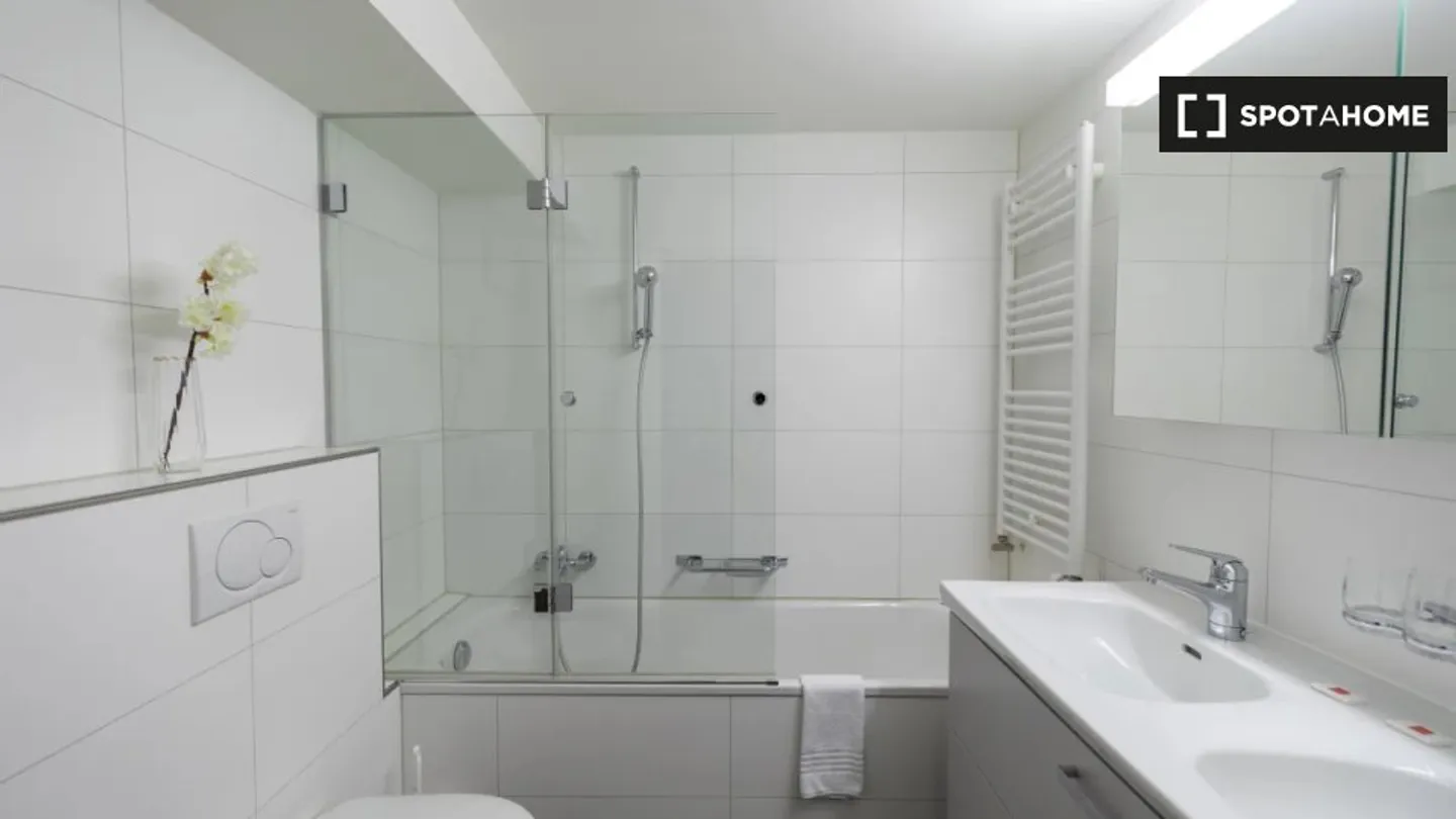 Discover, visit and rent your new home online with full confidence. - Photo 10 of 11