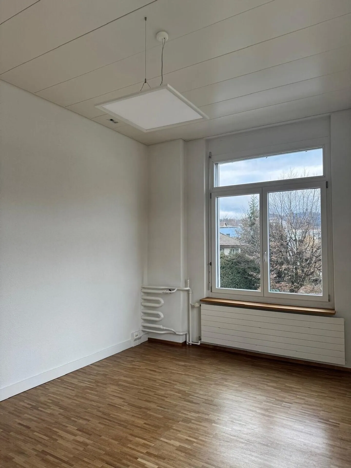 Geräumiges Büro mit Balkon - Foto 11 von 11