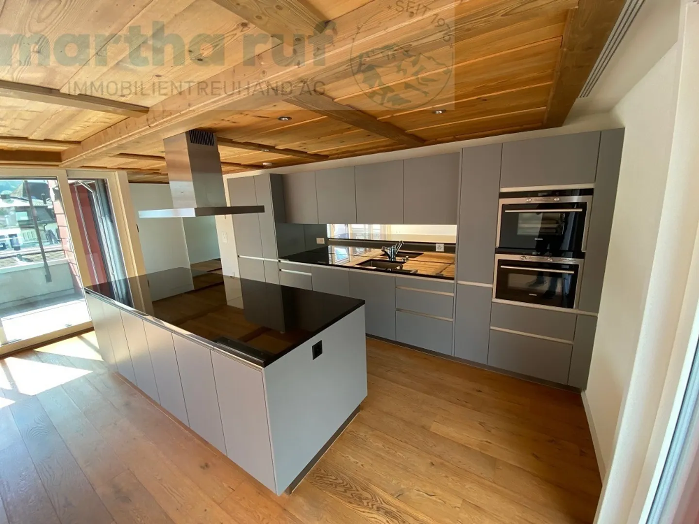 4.5-room attic apartment in the heart of Interlaken - Photo 3 of 15