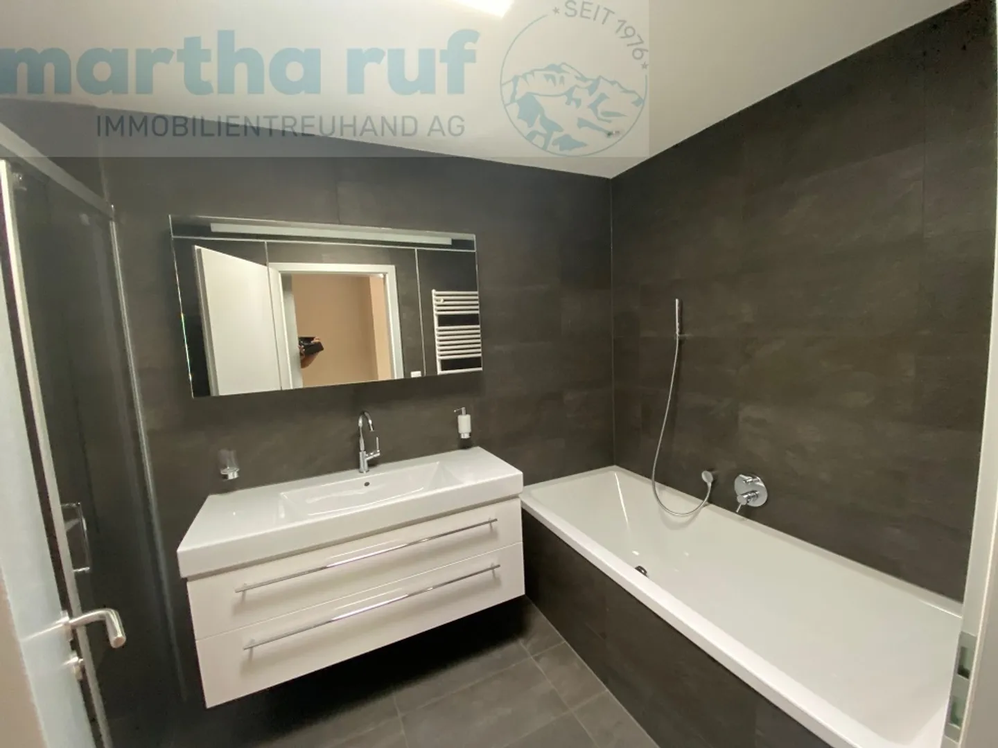 4.5-room attic apartment in the heart of Interlaken - Photo 5 of 15
