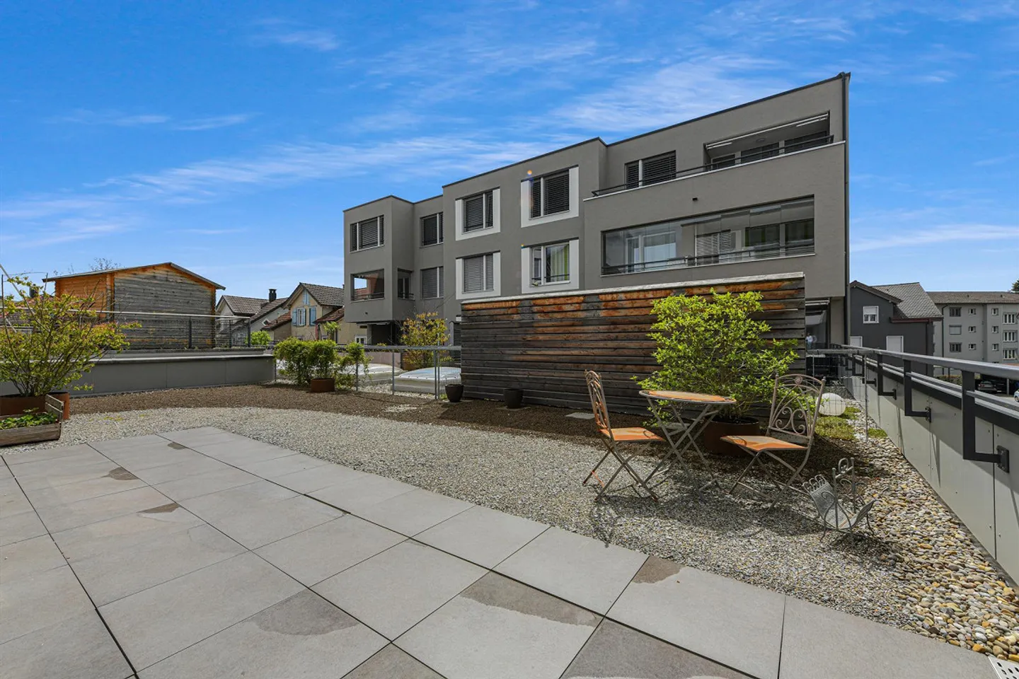 Appartement moderne et lumineux de 3,5 pièces avec une grande terrasse de 92m2 - Photo 2 sur 13