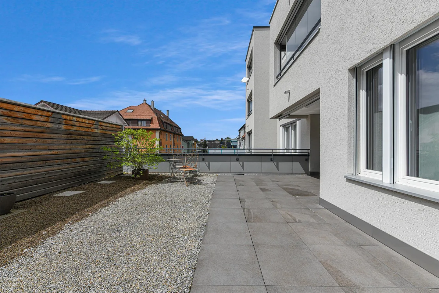 Appartement moderne et lumineux de 3,5 pièces avec une grande terrasse de 92m2 - Photo 1 sur 13