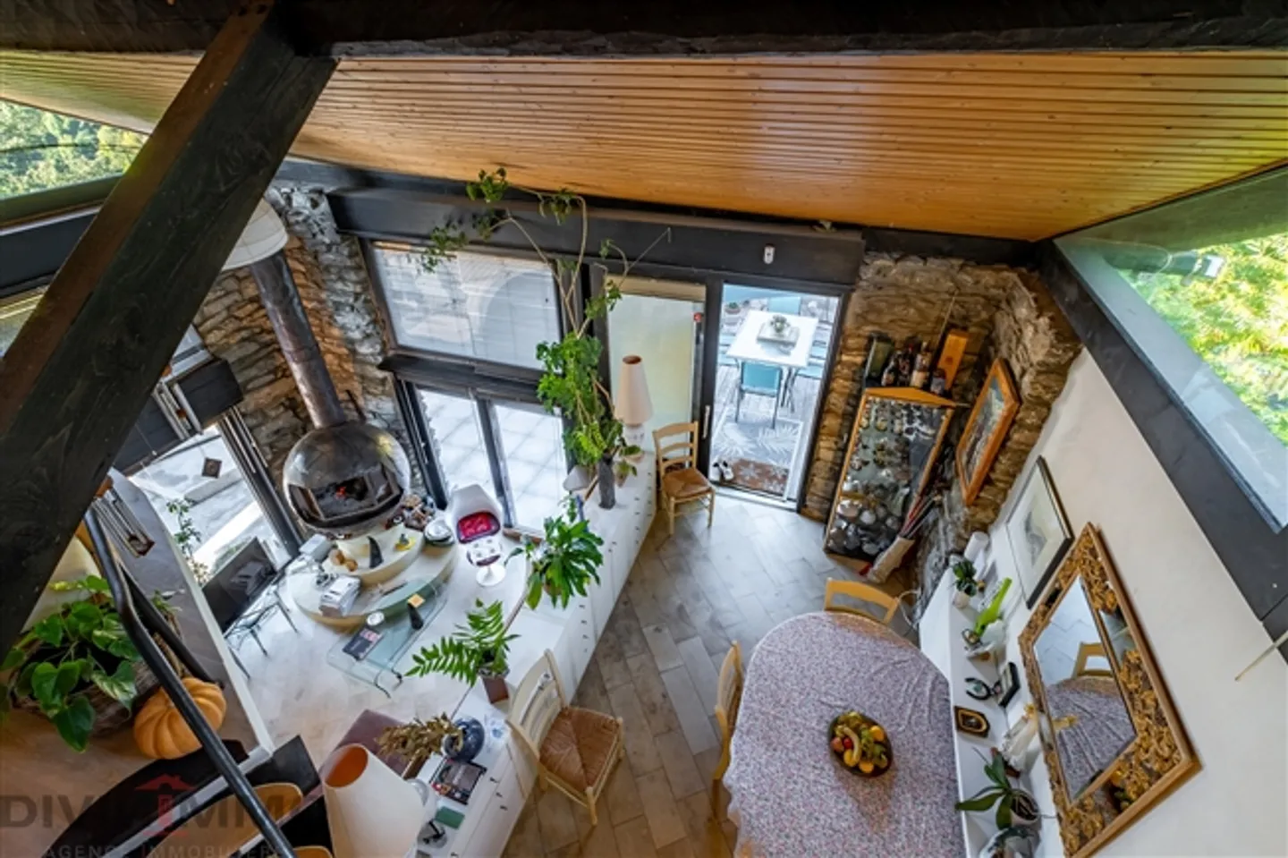 «Prächtiges, einzigartiges, atypisches Gebäude im Herzen der üppigen Natur.» - Foto 6 von 12