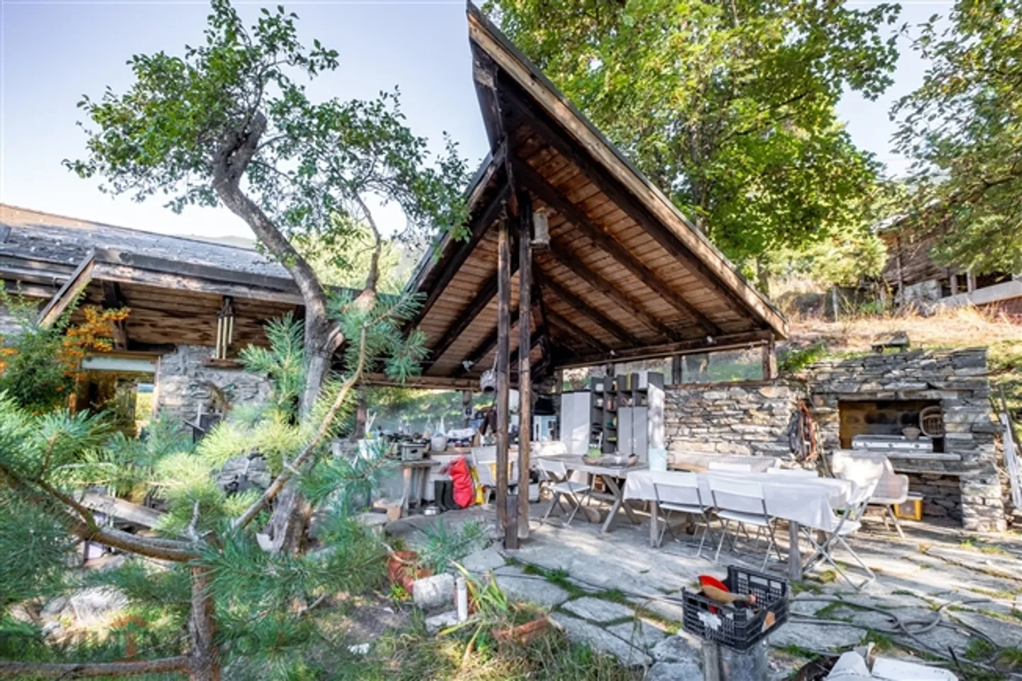 «Prächtiges, einzigartiges, atypisches Gebäude im Herzen der üppigen Natur.» - Foto 10 von 12