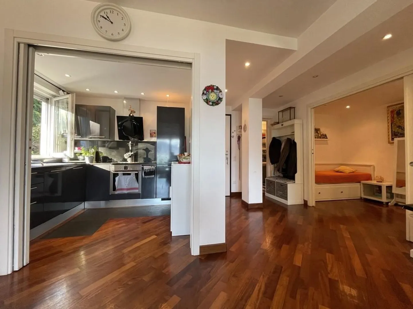 SPACIOUS 2.5 APARTMENT WITH LAKE VIEW AND OUTDOOR PARKING - Photo 2 of 13