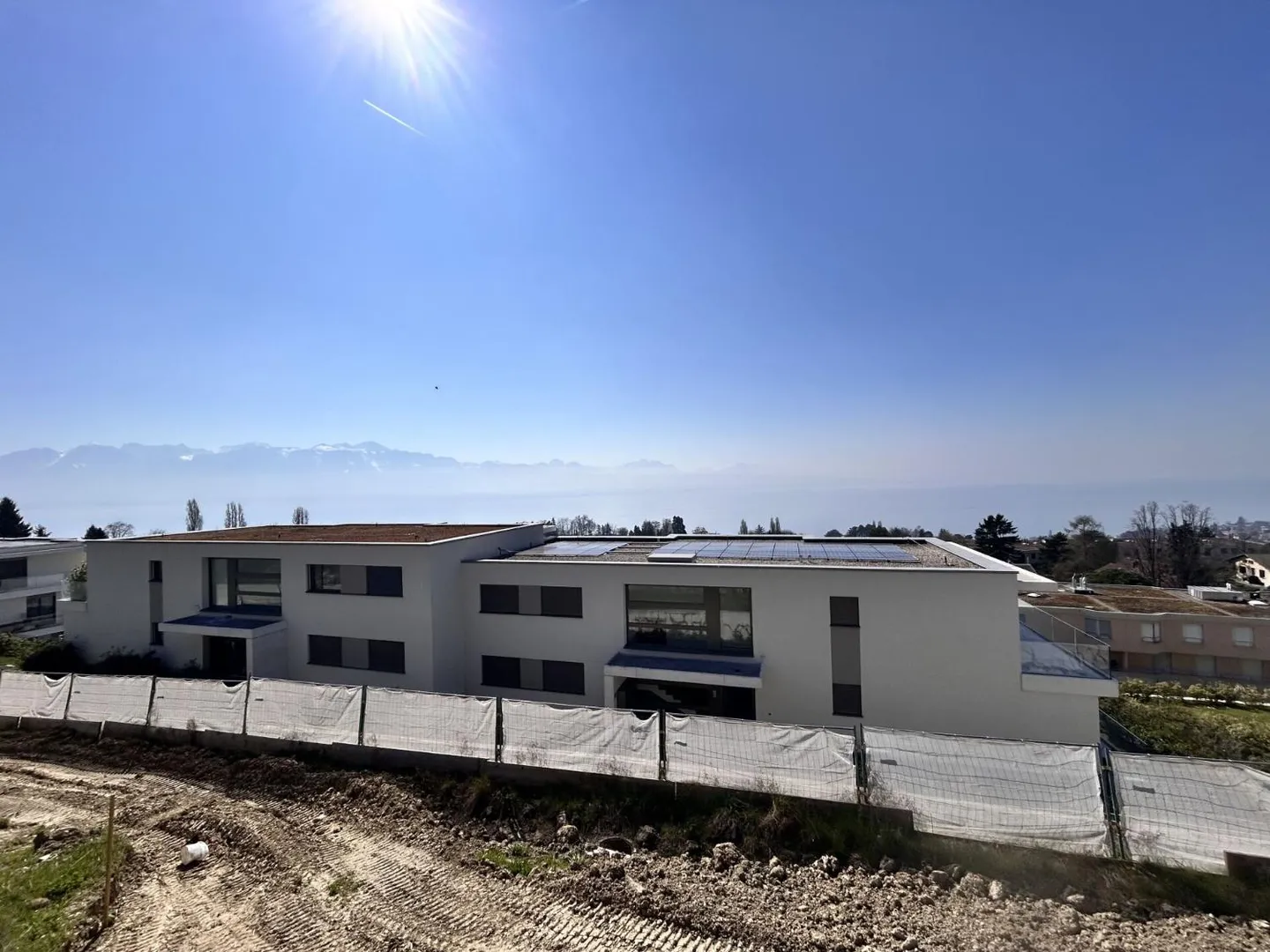 Magnificent new 4.5-room villa - Panoramic view of the lake and mountains - Photo 3 of 5