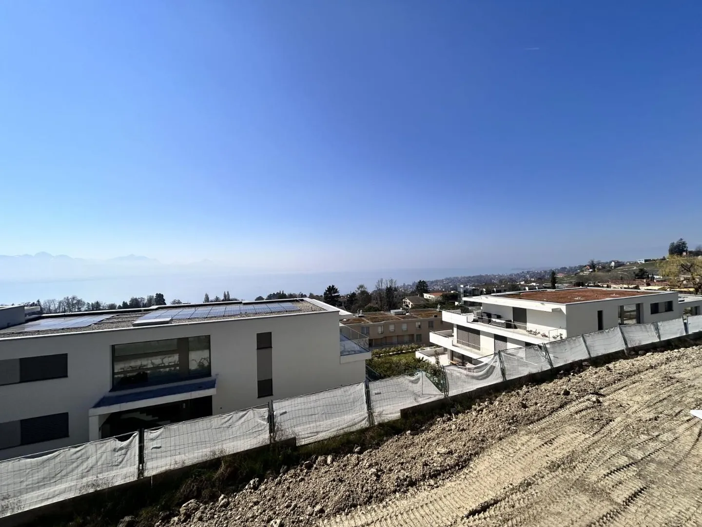 Magnificent new 4.5-room villa - Panoramic view of the lake and mountains - Photo 4 of 5