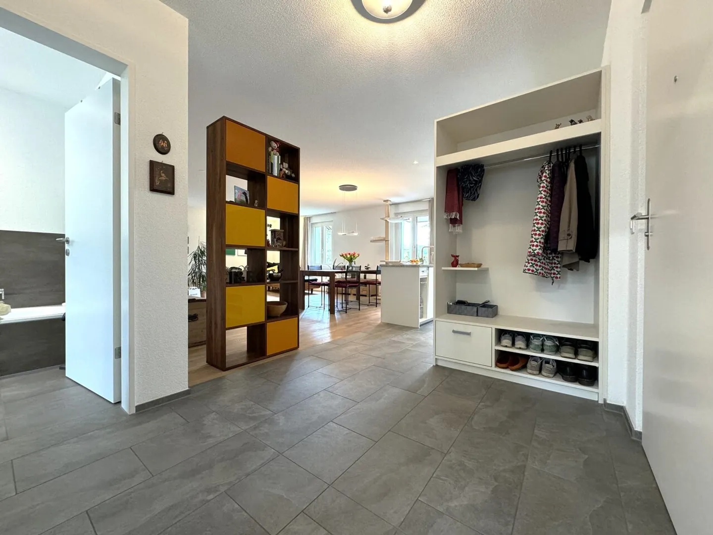 Appartement de jardin presque neuf et élégant - Photo 3 sur 12