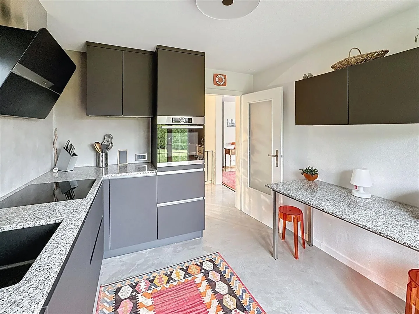 Élégante maison individuelle avec vue sur le lac et les Alpes à Auvernier - Photo 4 sur 13